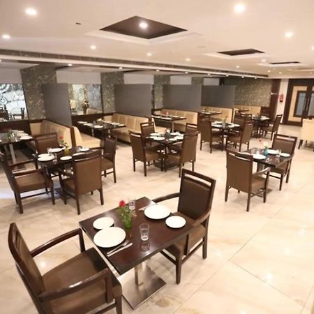 Hotel Krishna Palace, Ayodhya Екстер'єр фото