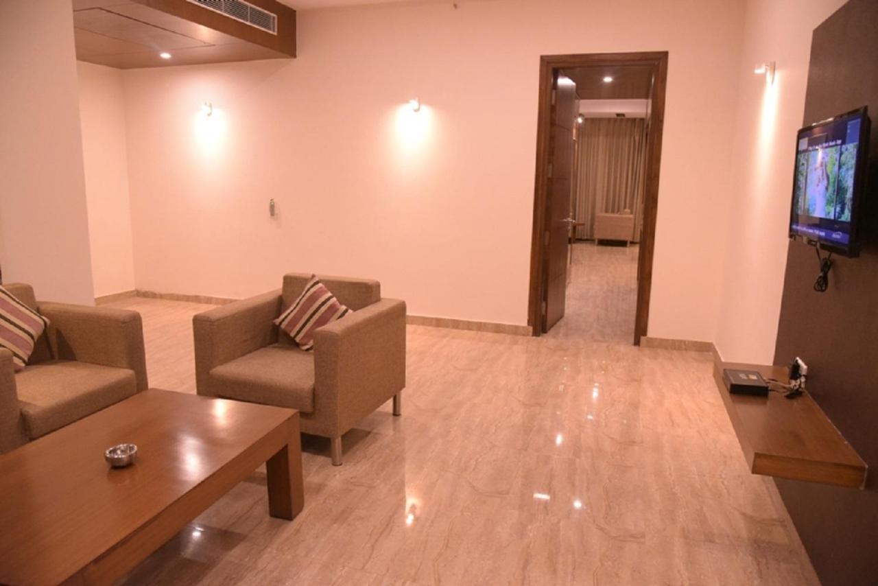 Hotel Krishna Palace, Ayodhya Екстер'єр фото