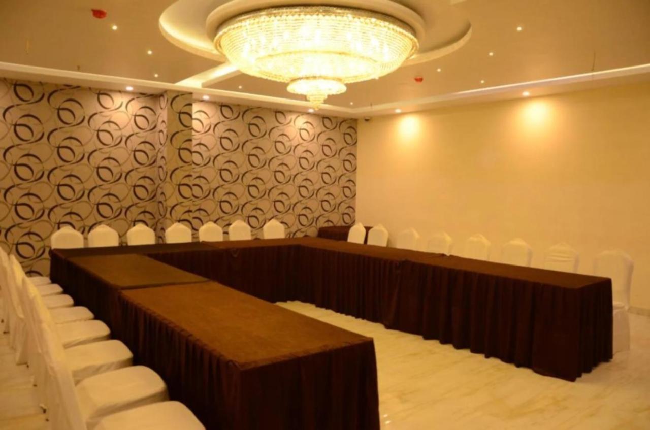 Hotel Krishna Palace, Ayodhya Екстер'єр фото