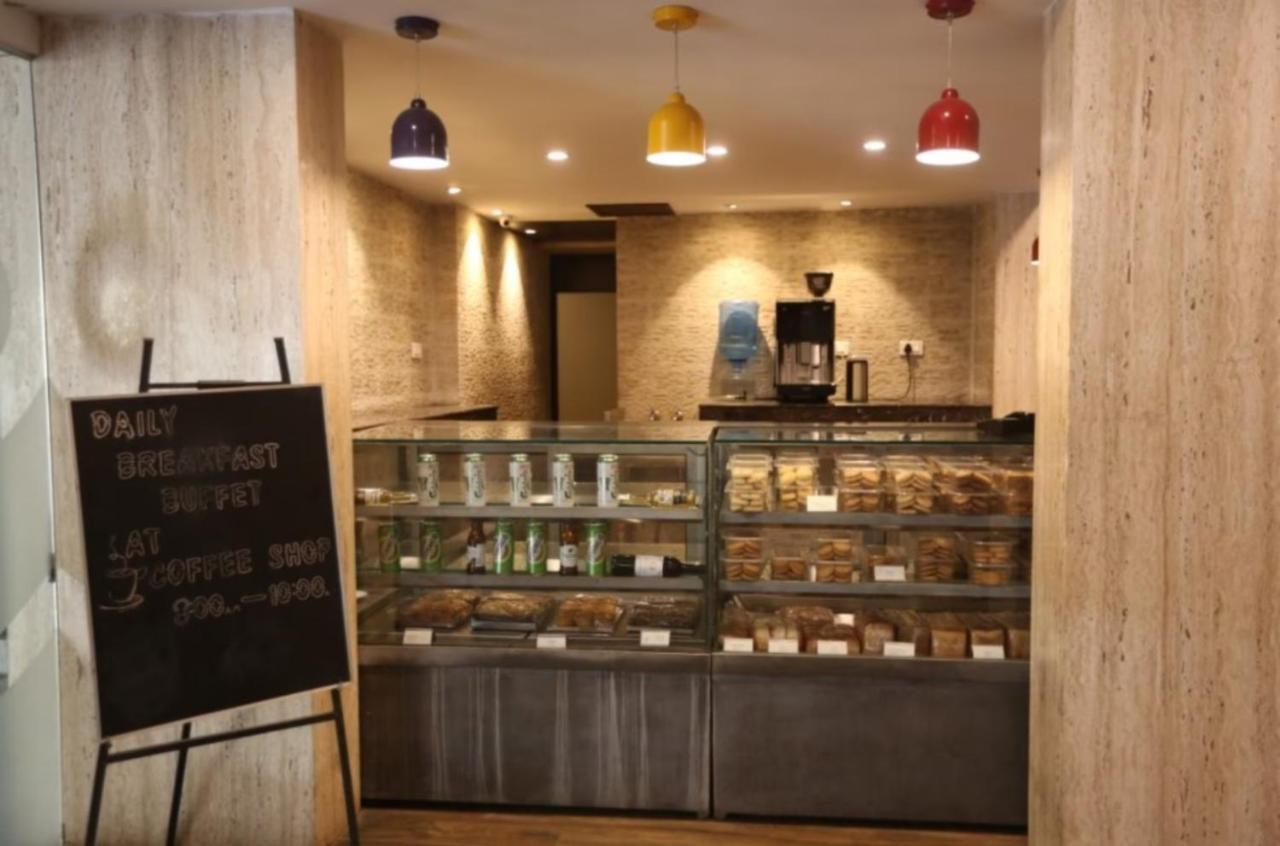 Hotel Krishna Palace, Ayodhya Екстер'єр фото